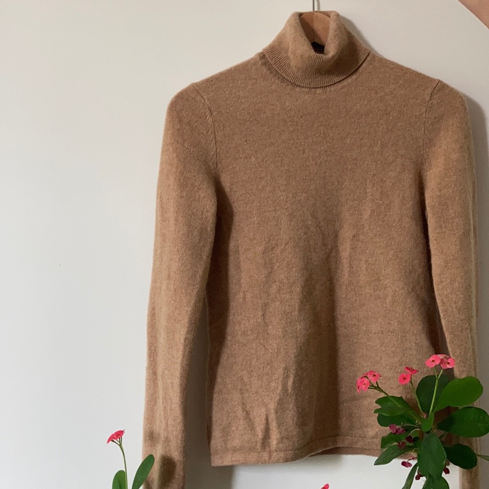 Lord & Taylor cashmere turtleneck